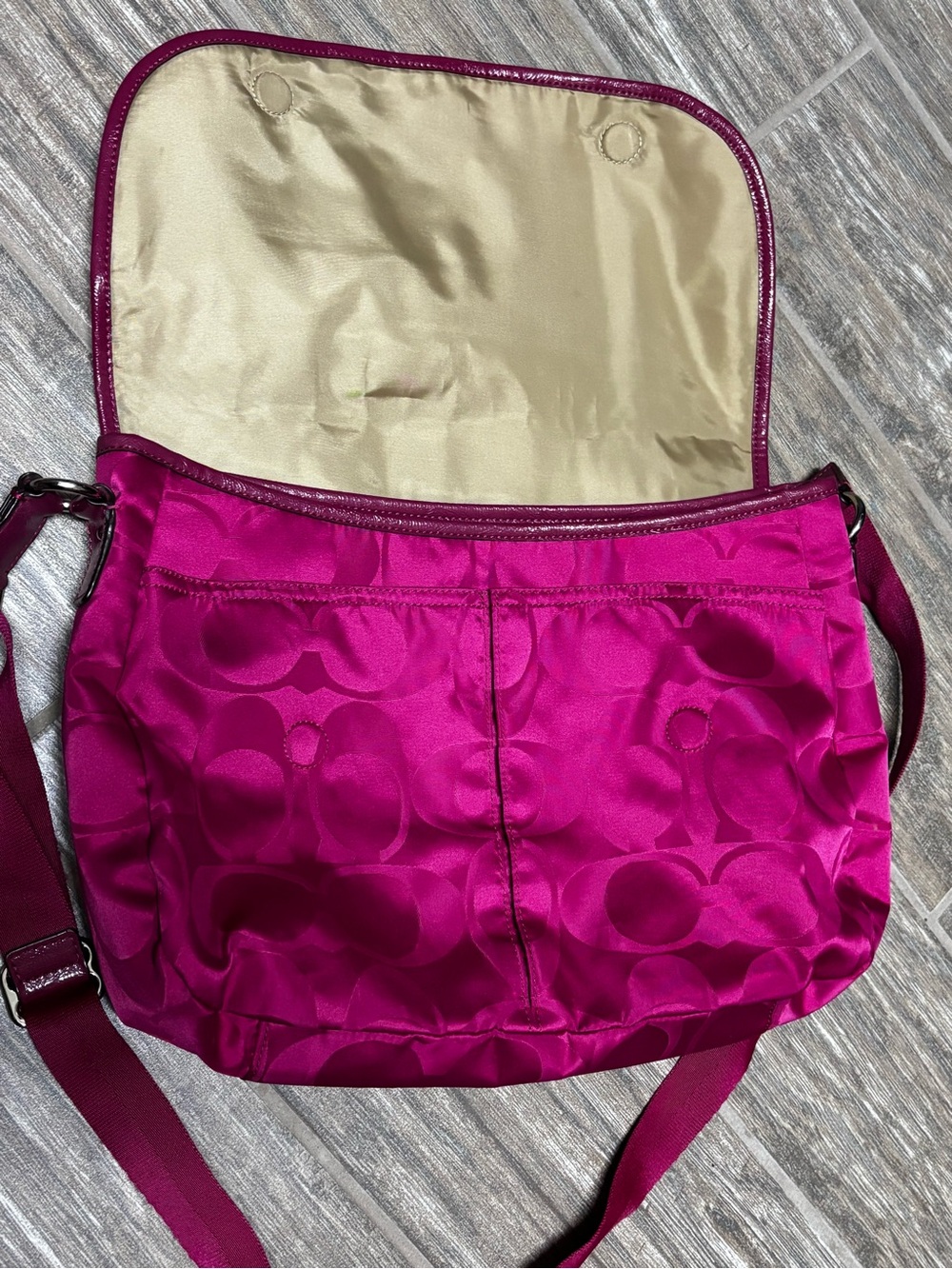 Coach Satin Signature Crossbody Messenger Bag in Fuchsia Rare - Picture 4 of 9